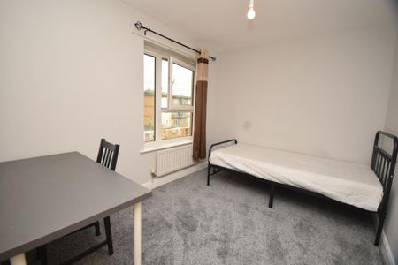 3 bedroom apartment to rent - Photo 2