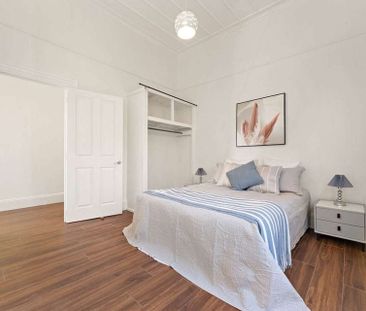 3BR Sun-catcher with great family living areas - Photo 6