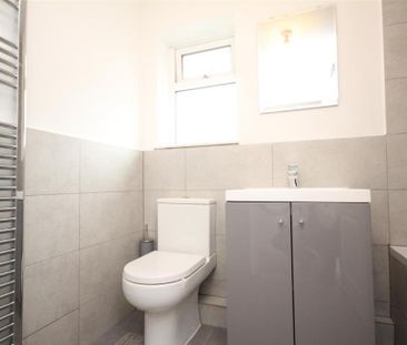 4 bedroom flat to rent - Photo 6