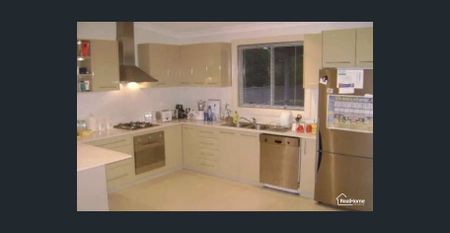 Charming 3-Bedroom Family Home in the Heart of Parramatta - Photo 5