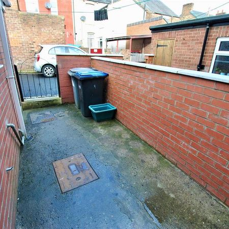2 bedroom terraced house to rent - Photo 4