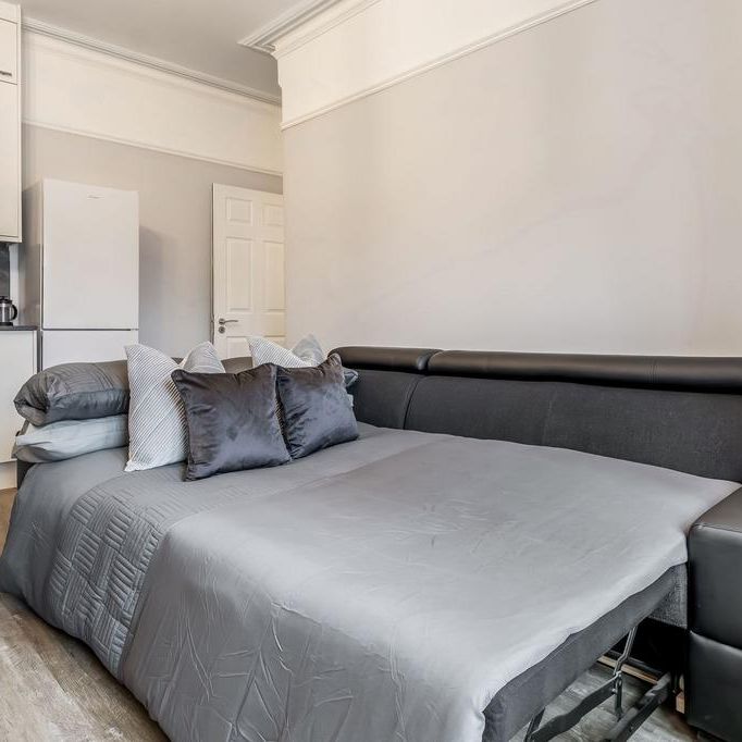 3 bedroom flat to rent - Photo 1