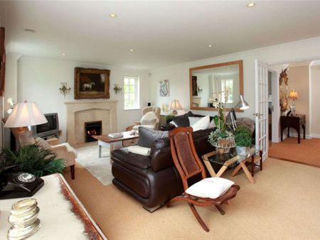 A spectacular family home in a sought-after semi rural location - Photo 2