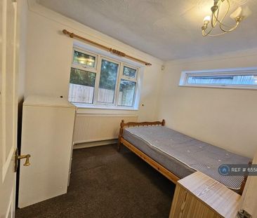 4 bedroom detached house to rent - Photo 4