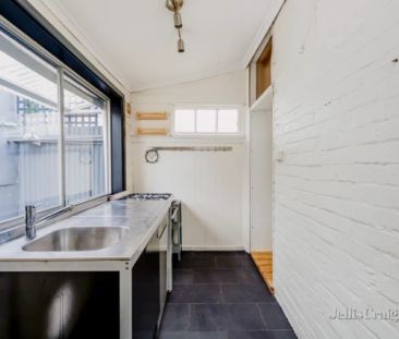 2 Bed, 1 Bath - Photo 4