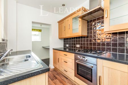 2 bedroom semi-detached house to rent - Photo 5