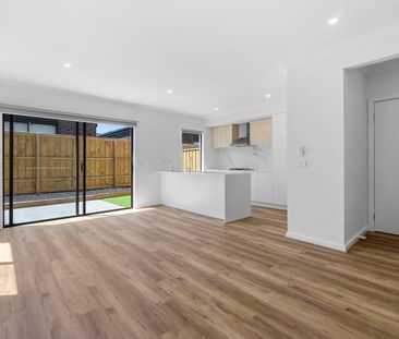 Contemporary Living at Its Finest - Photo 6