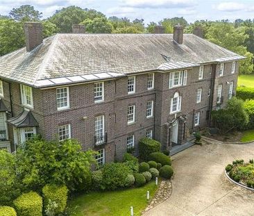 Park Lawn, Farnham Royal, Buckinghamshire, SL2 - Photo 3
