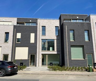 Nieuwbouwwoning (BEN) met dakterras, tuin, garage en 3 slaapkamers vlakbij UZ Gent. - Photo 2