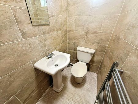 3 bedroom terraced house to rent - Photo 3