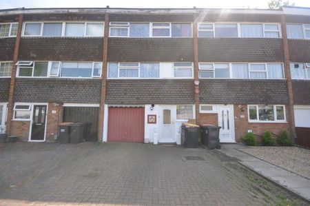 Fearnley Crescent, Bedford - Photo 4