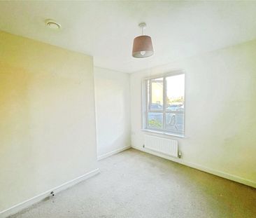 Harrow Close, Addlestone, Surrey, KT15 2GH - Photo 1