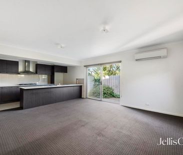 Modern Townhouse in Lake Wendouree - Photo 3