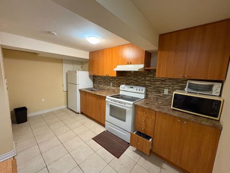 For Lease - 28 Junction Crescent, Brampton, Ontario - Photo 4