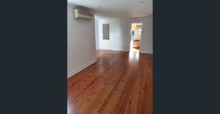 WALKING DISTANCE TO METRO AND TRAIN SYDNEYHAM STATION AND PET FRIENDLY - Photo 2