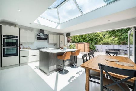 6 bedroom detached house to rent - Photo 3