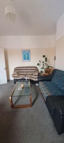 3 bedroom flat to rent - Photo 4