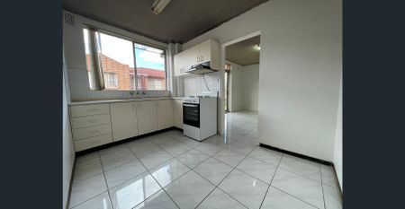 Conveniently Located One Bedroom Unit - Photo 4