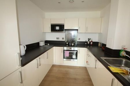 2 bedroom flat to rent - Photo 4