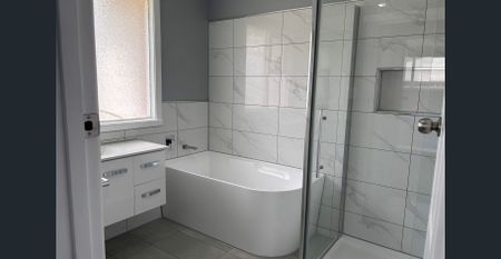 Recently Renovated Three Bedroom Home - Photo 5