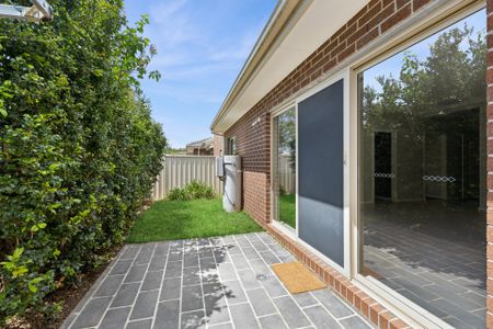 Stylish & Contemporary Living in a Prime Location - Photo 3