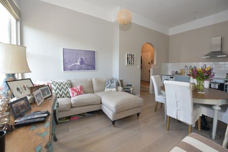 1 Bed Flat, Sinclair Road, W14 - Photo 4