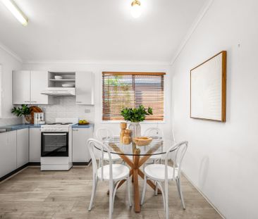 Charming Freestanding 2 Bedroom Home! - Photo 1