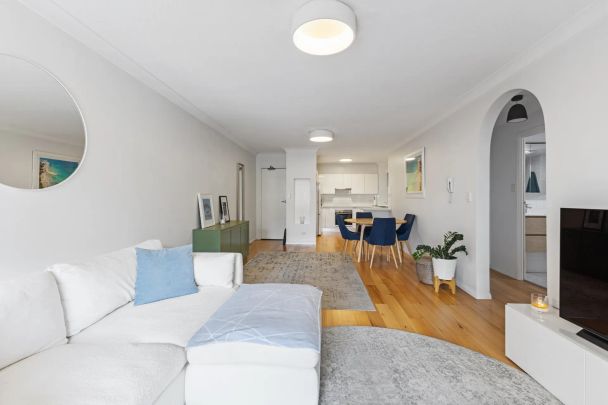 Beautifully updated apartment with 2 spacious bedrooms - Photo 1