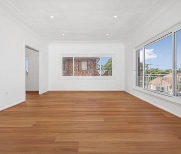 Generous Family Living in a Peaceful Street Location! - Photo 6