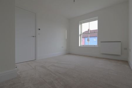 Castel Lane Welborne Fareham Unfurnished - Photo 2