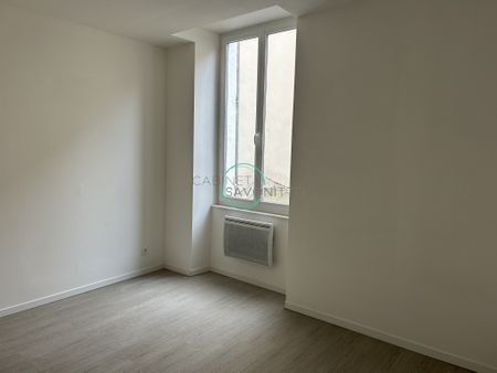 Location Appartement 3 pièces 60m² MARSEILLE 1er - Photo 2