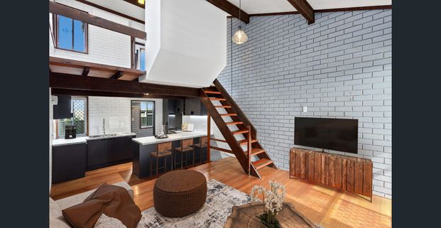 Stylish loft living - Photo 1