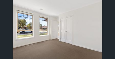 Spacious Unit - Photo 4