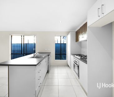 21 Michael Place, Point Cook VIC, Belconnen - Photo 6
