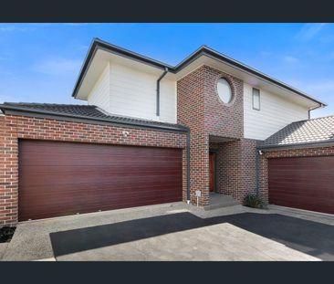 Stylish Townhouse in Prime Mount Waverley Location - Photo 5