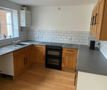 Semi-detached house to rent on - Photo 4