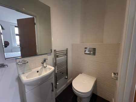 1 bedroom in a house share to rent - Photo 4