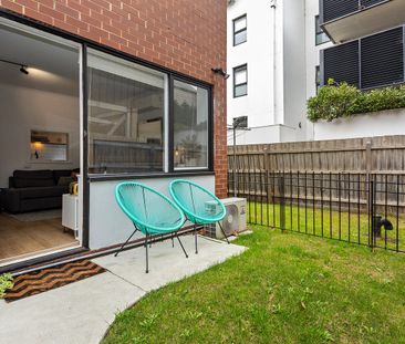 Stunning Ground Floor Apartment with Open Courtyard - Photo 6