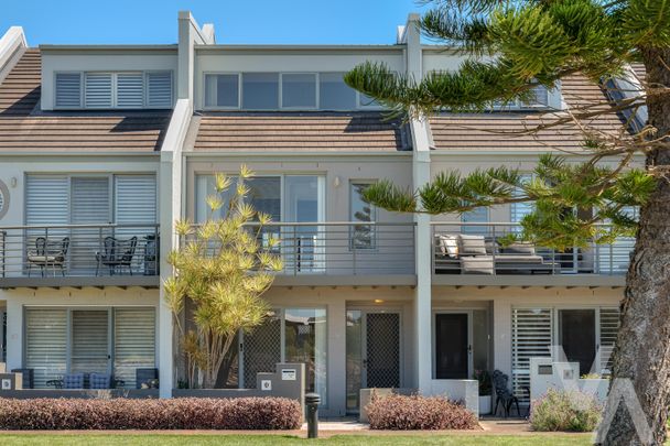 9/14 The Lane, Maryville NSW 2293 - Townhouse For Rent | Domain - Photo 1