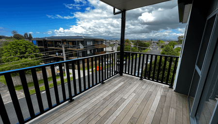 RARE MODERN PENTHOUSE- SPACIOUS & CENTRAL - Photo 5