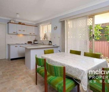 Modern 3-Bedroom Townhouse for Rent in the Heart of Beverly Hills - Photo 3