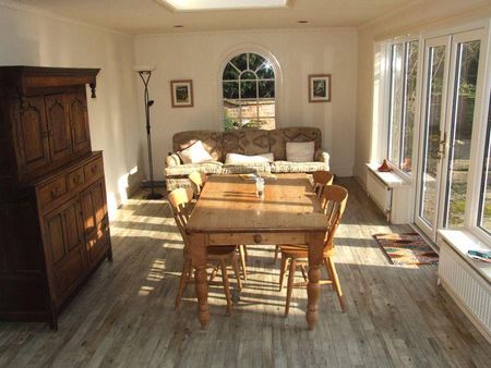 5 bedroom detached house to rent - Photo 2