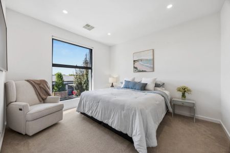 Divine Modern Luxury: Secure, Stunning and Spacious - Photo 3