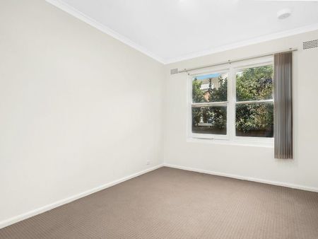 One Bedroom Apartment in Ideal Location 'GREENTREES' - Photo 2