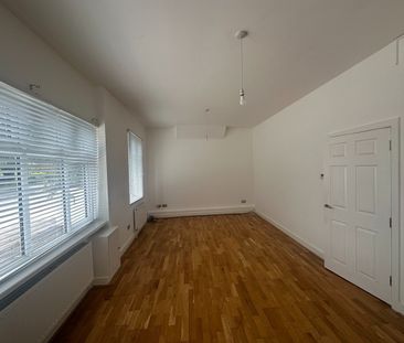 1 Bed Flat, Woodford Road, E7 - Photo 1