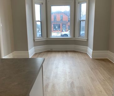 For Lease - 172 Dunlop Street, Barrie, Ontario - Photo 4