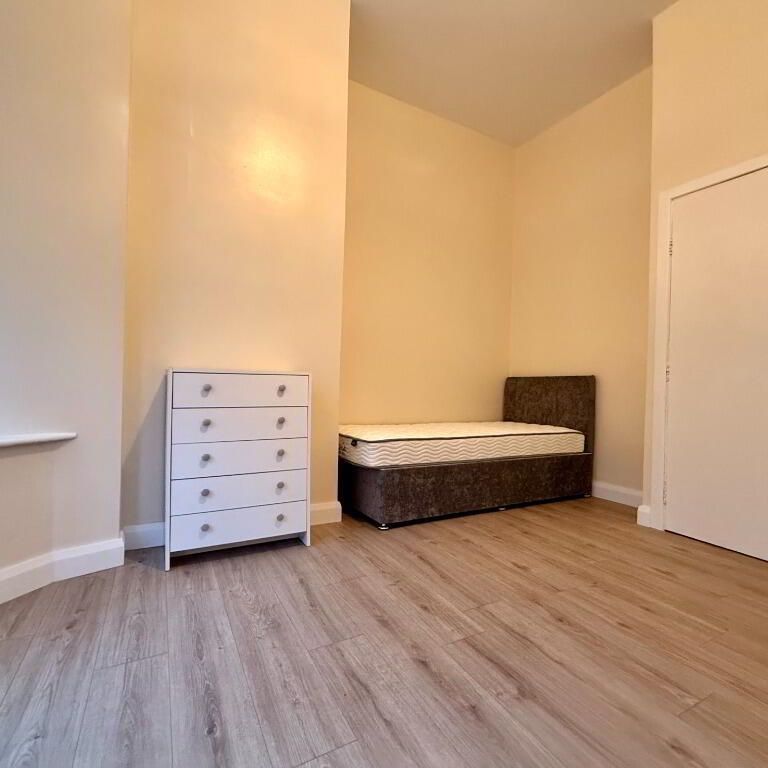 1, 64 University Street, Belfast, BT7 1HB - Photo 1