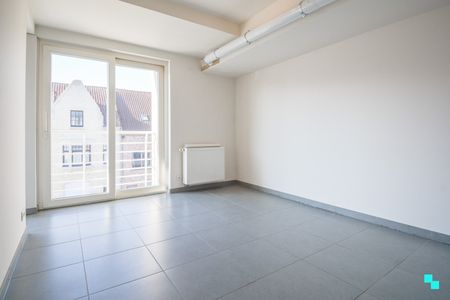 Instapklaar, energiezuinig appartement met staanplaats te Roeselare - Photo 3