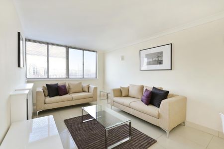 2 bedroom flat with 1 reception and 2 bathrooms in Cambridge Square, W2 - Photo 2