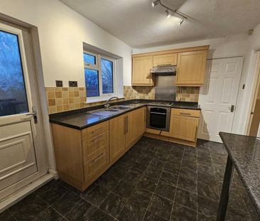 2 bedroom semi-detached house to rent - Photo 4